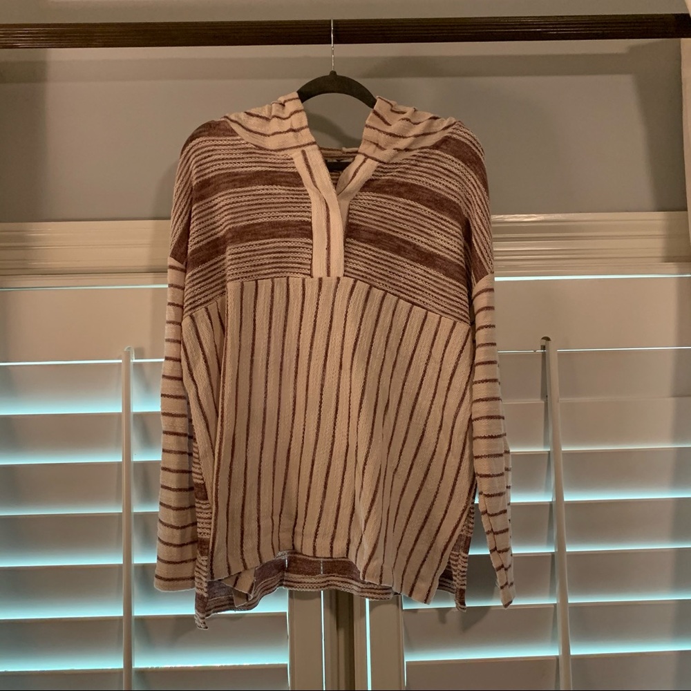 Lightweight hoodie long sleeve tee